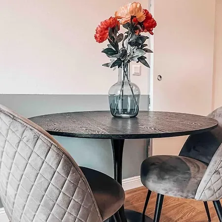 Stylish 2bd Escape - In Center * 布拉迪斯拉发