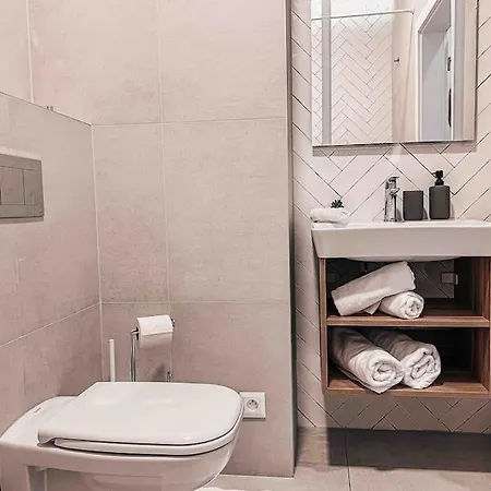 Stylish 2bd Escape - In Center 布拉迪斯拉发